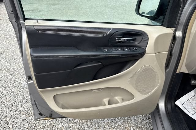 2016 Chrysler Town & Country Touring