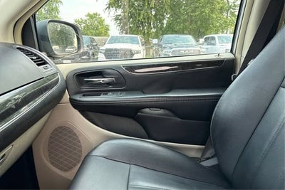 2016 Chrysler Town & Country Touring