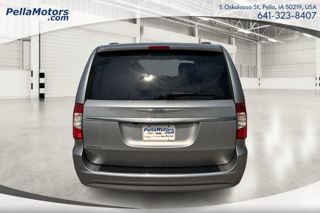 2016 Chrysler Town & Country Touring